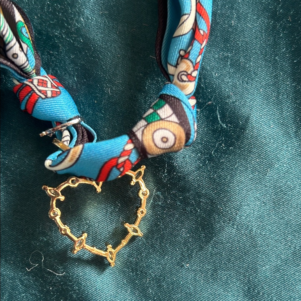 100% silk. Made in France. High quality scarf bracelet. With gold heart pendant! - Picture 8 of 16